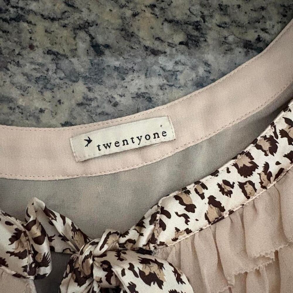 Unbranded Women's Cream and Tan Blouse - Picture 4 of 4